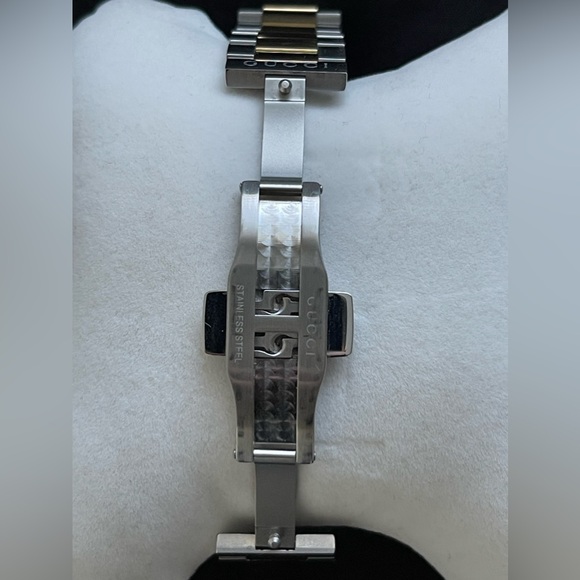 Gucci Watch Swiss Quartz Stainless Steel Two-Tone (Pre Owned) - Picture 3 of 6